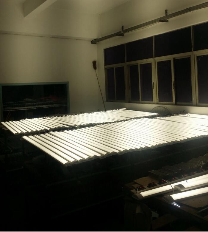 Ce RoHS 2 Years Warranty LED Wide Tube Light (WD-600-wt18W)